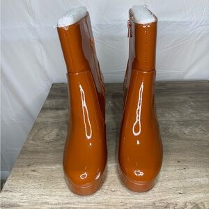 Women’s brown boots